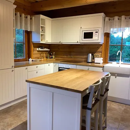 Beautiful Log House By The Sea Apartmán